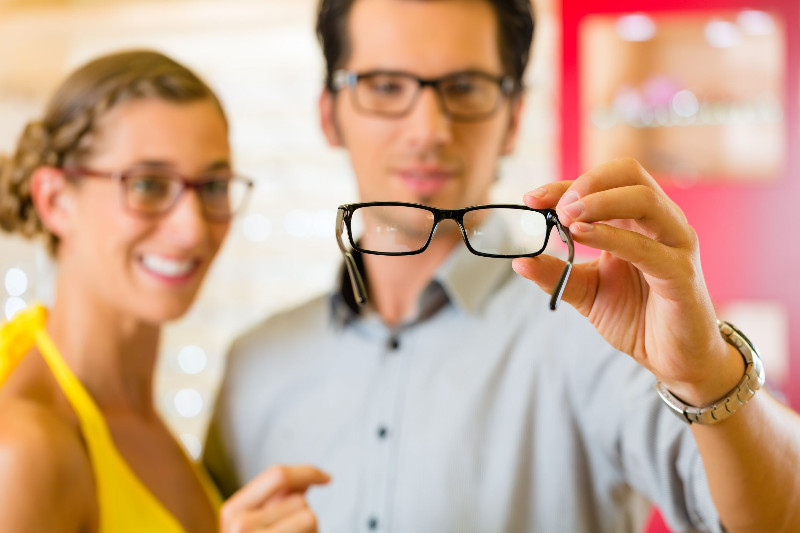 Find the Perfect Eyeglass Frames for You with These Three Handy Tips