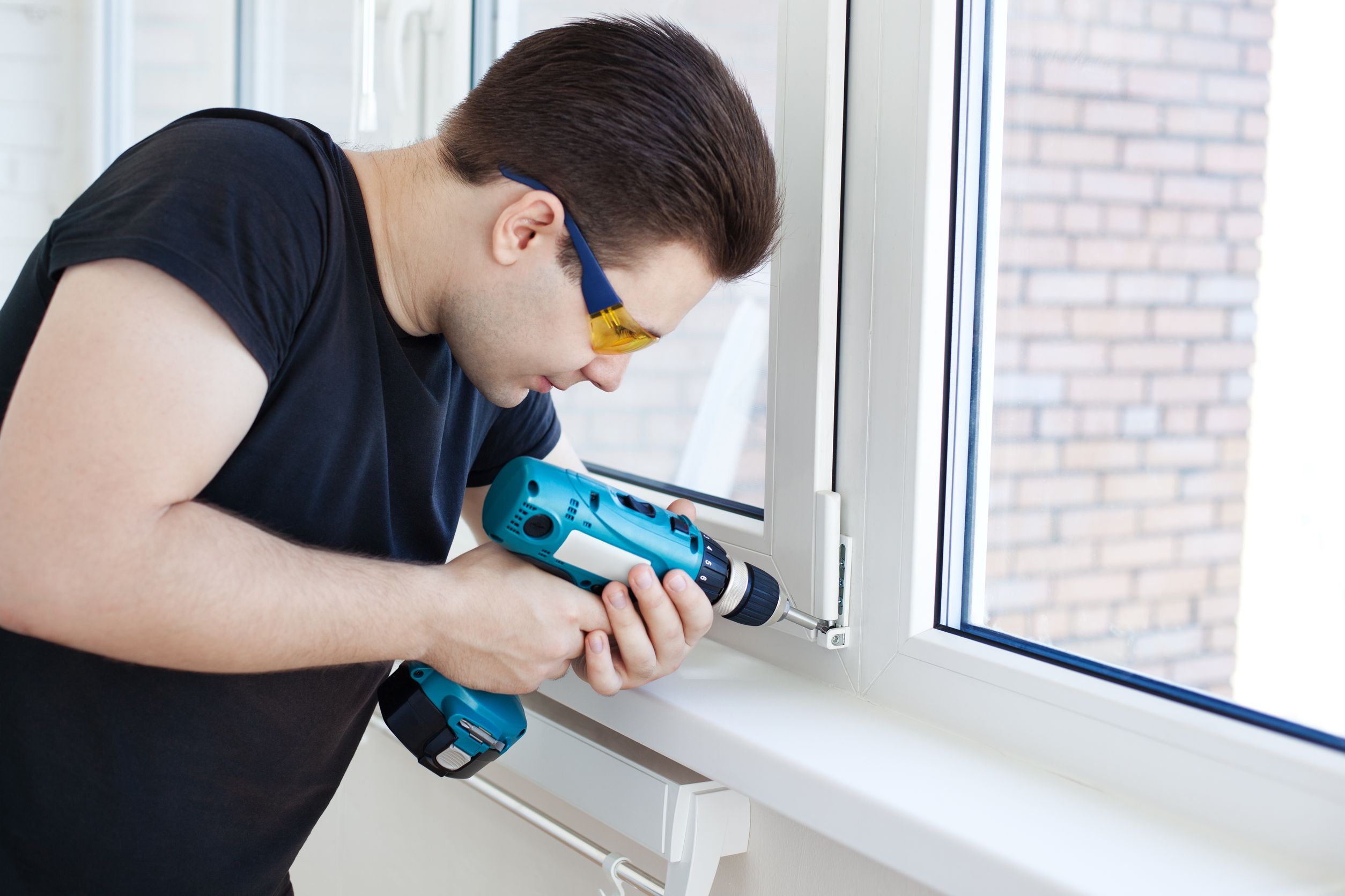 Working Cooperatively With Window Contractors In Downers Grove IL During A Home Window Installation